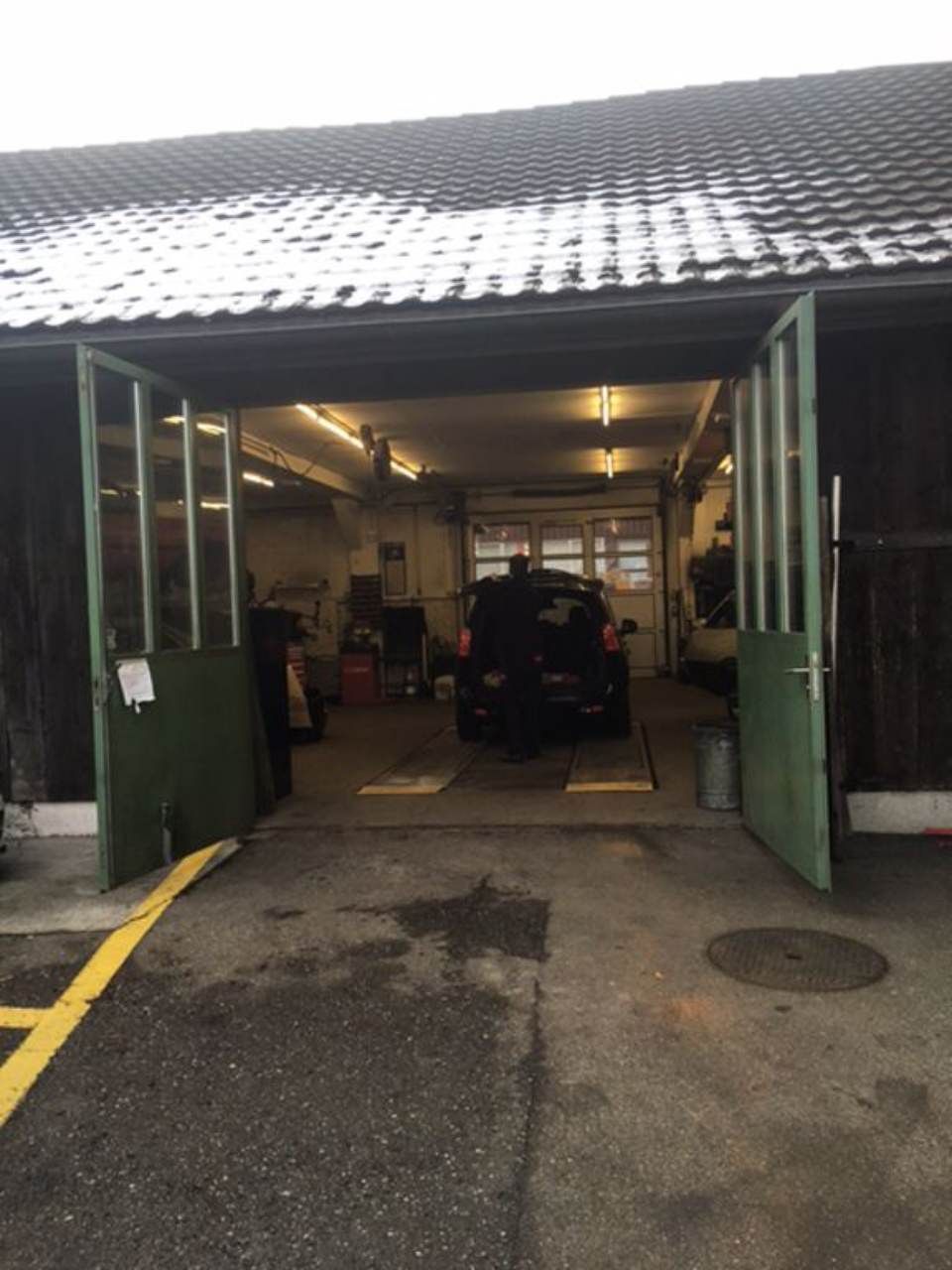 Auto in der Werkstatt der Carrosserie W. Schoch GmbH