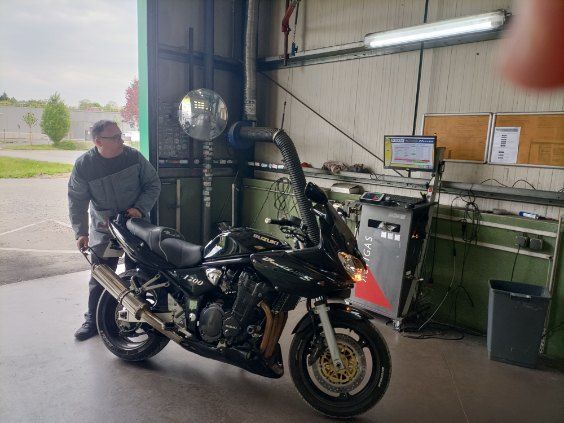 Contrôle pollution moto