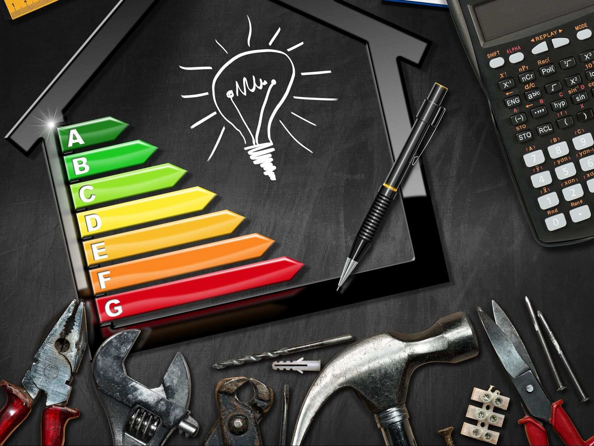Graphique DPE et ampoule, calculatrice et outils divers