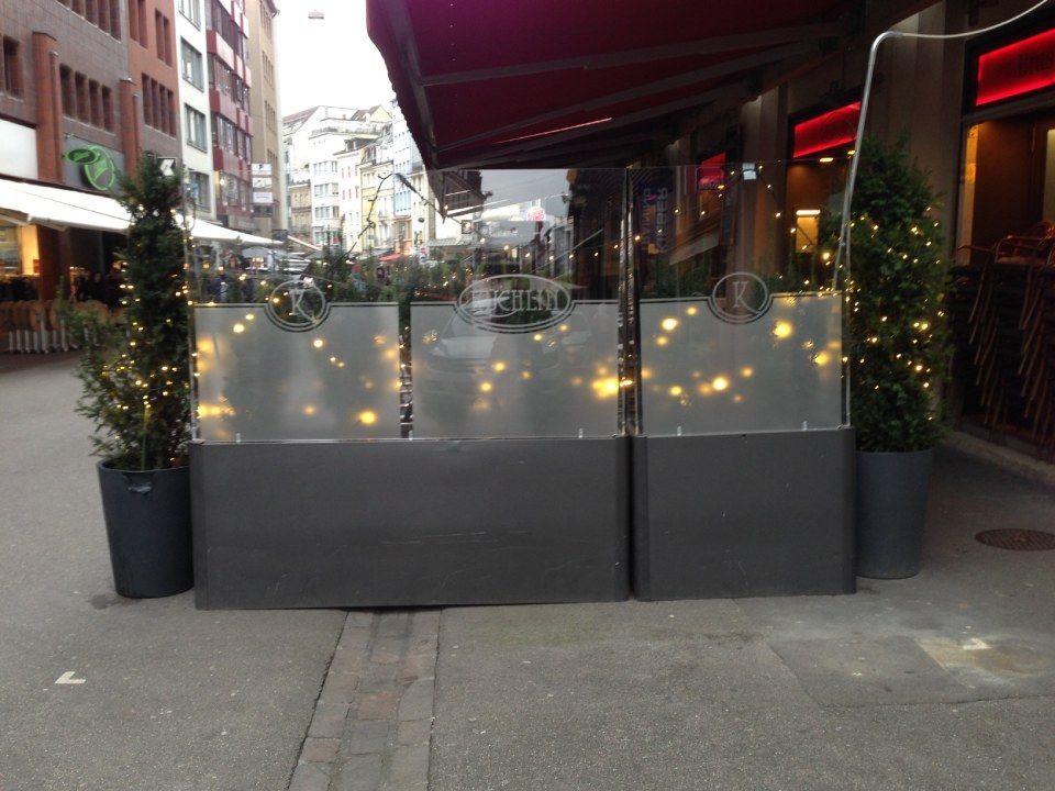 Beschriftung auf Glas