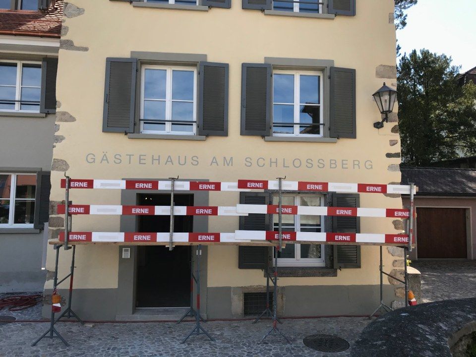 Beschriftung am Haus