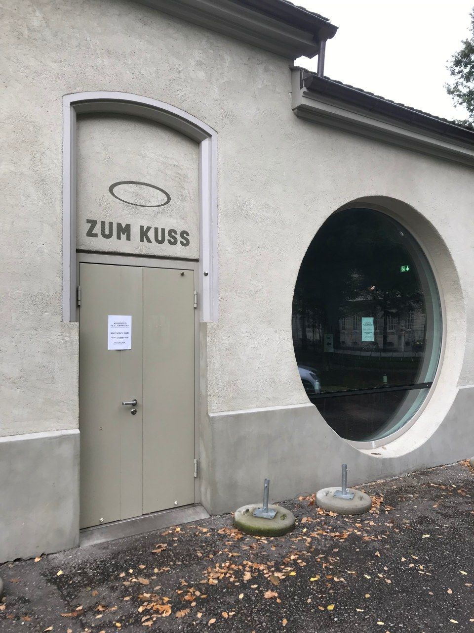 Beschriftung auf einer Tür