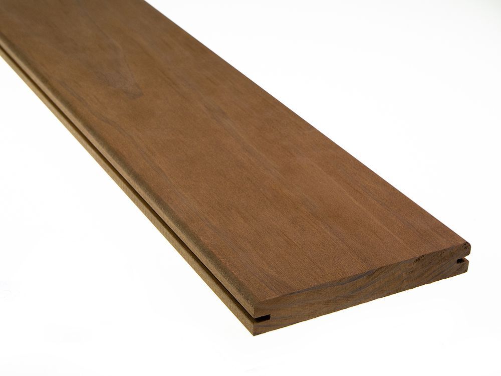 Braune Holzdielen für die Terrasse.