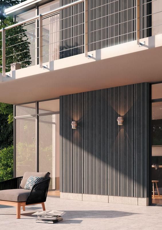 Ein Haus mit einem Balkon und einem Stuhl darauf