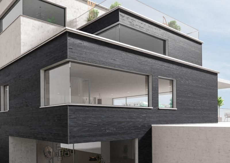 Ein modernes Haus mit vielen Fenstern und Balkonen.
