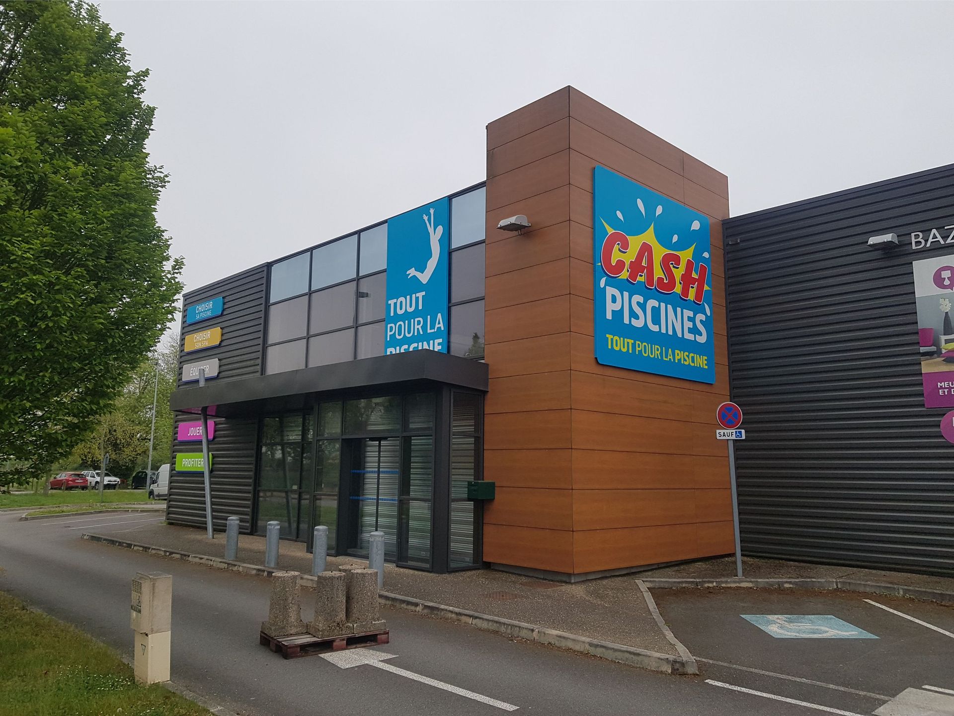 Grande enseigne murale