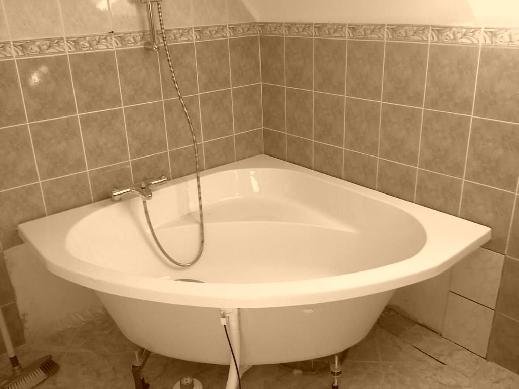 Pose de baignoire d'angle