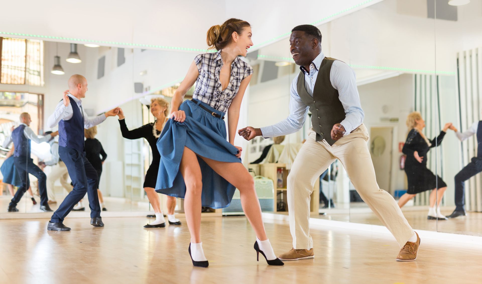 Apprentissage de la danse en groupe pour un anniversaire