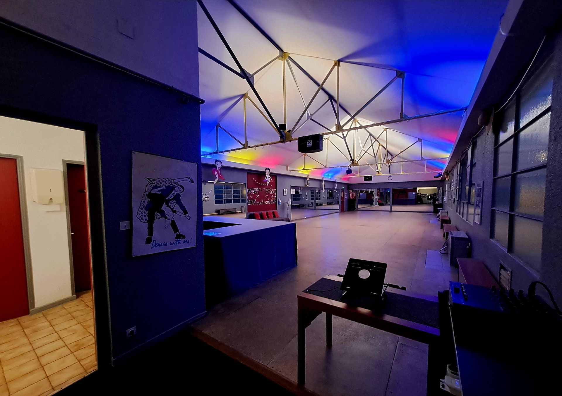 Entrée d’une salle de danse