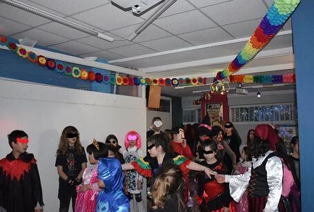 AΠΟΚΡΙΑΤΙΚΟ ΜΑΣΚΕ ΠΑΡΤΥ ΣΤΟ ΕΚΠΑΙΔΕΥΤΗΡΙΟ ΜΑΣ