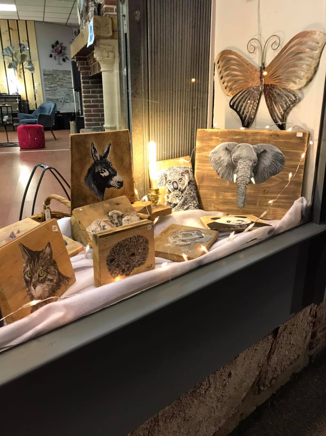 Plaques de décoration avec des animaux en bois