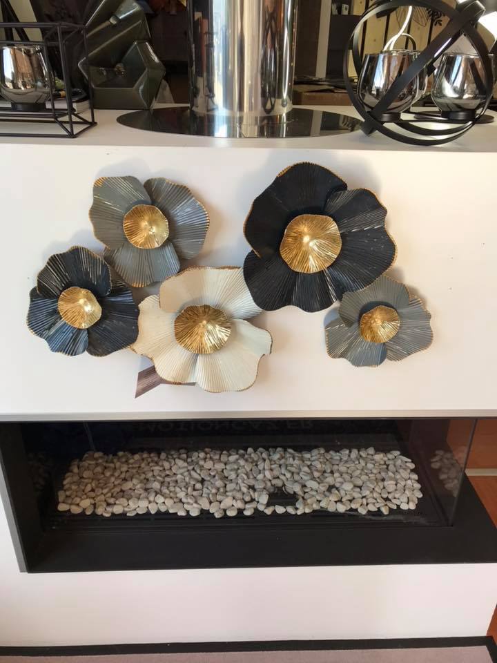 Décoration métallique à exposer au-dessus d'une cheminée