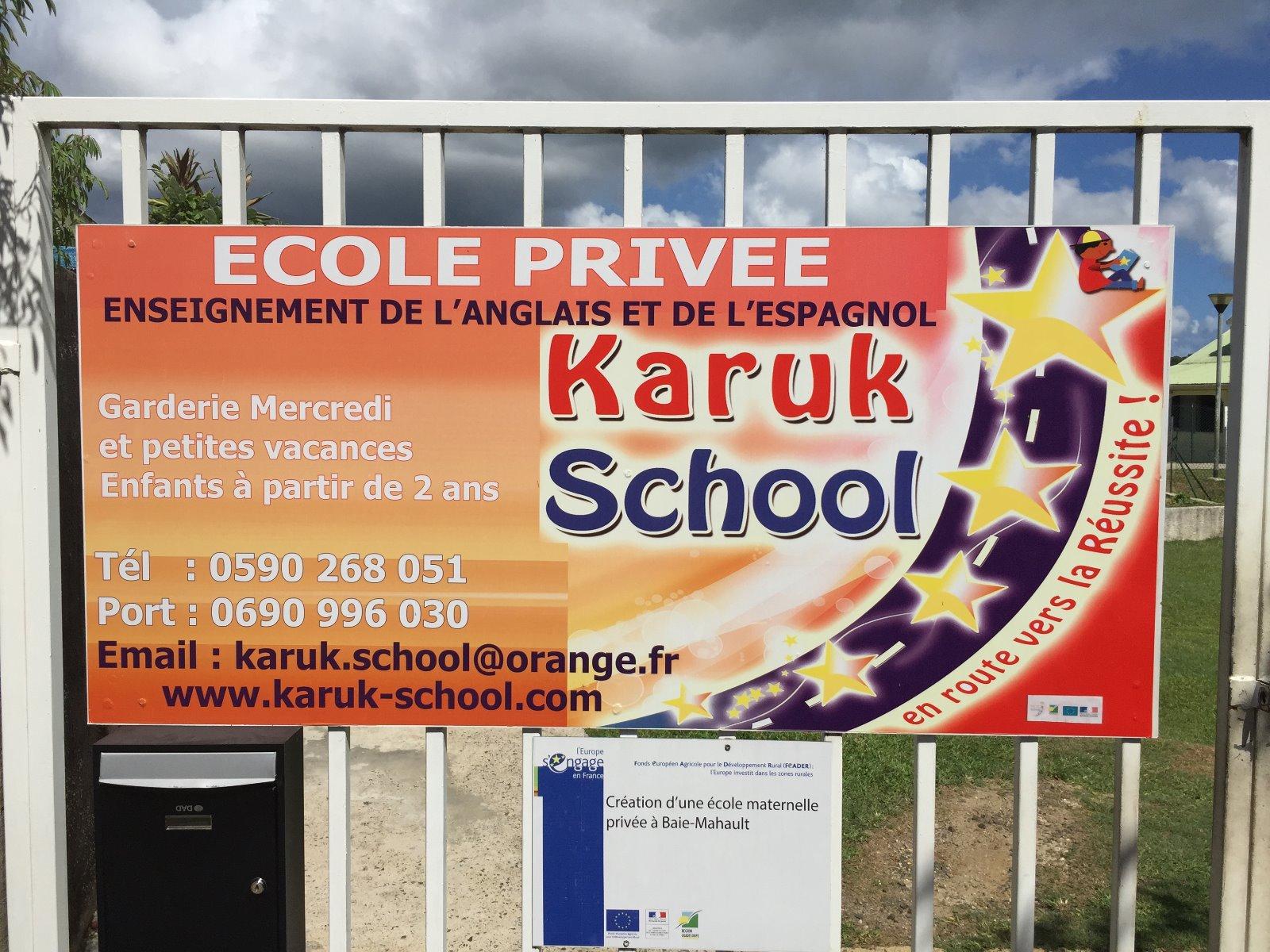 L'entrée de l'école Karuk School Baie-Mahault