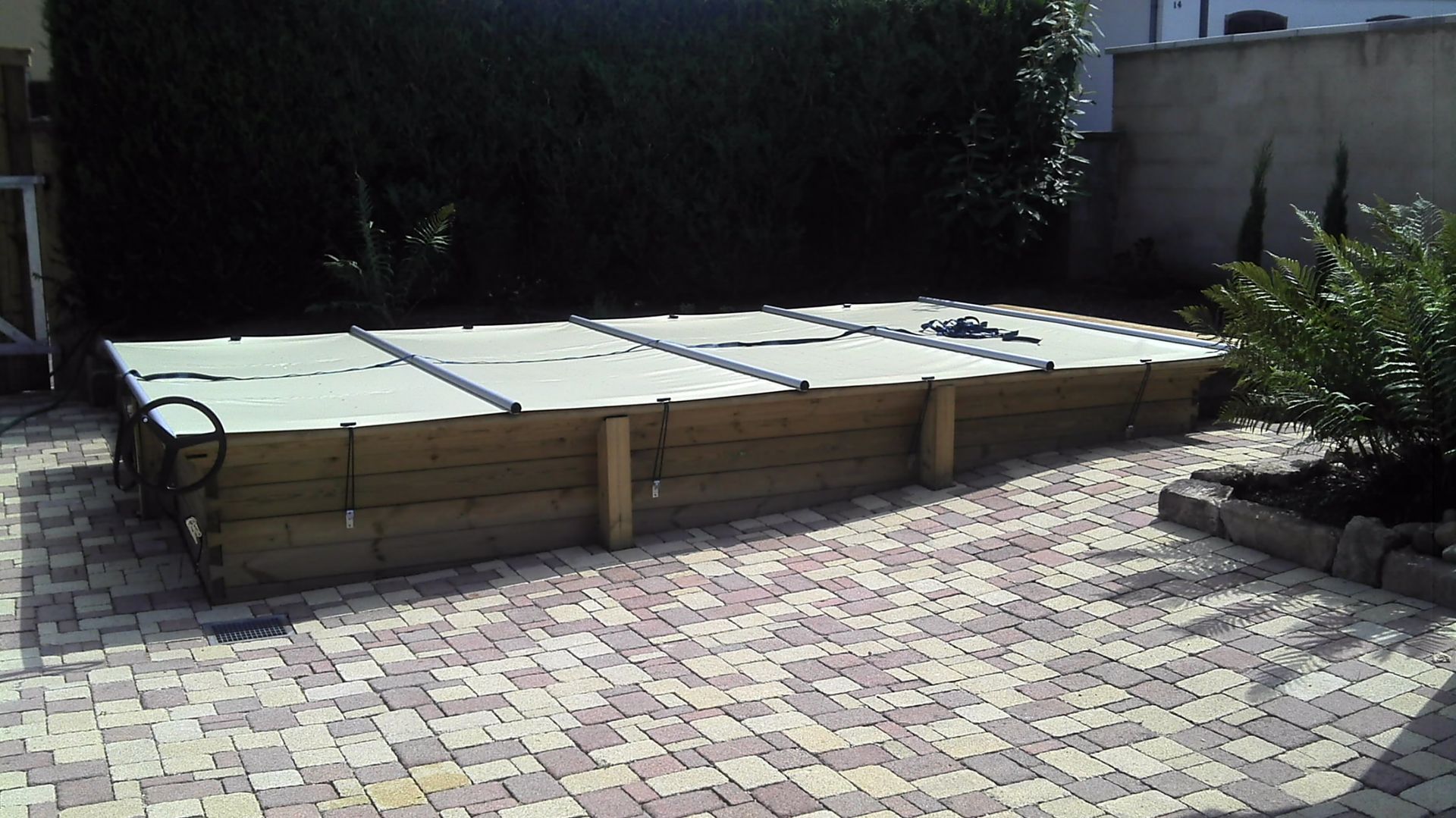 Piscine semi enterrée