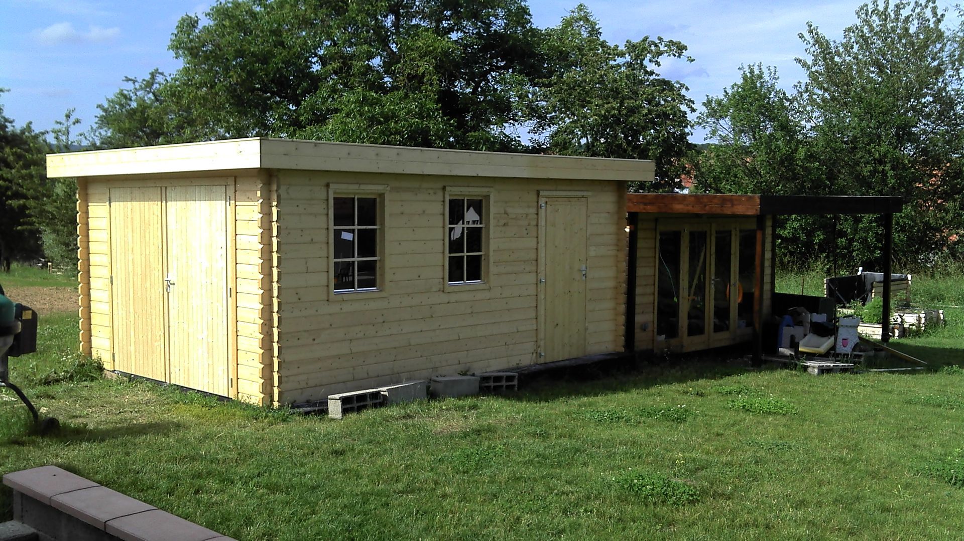 Cabane de jardin vue de côté