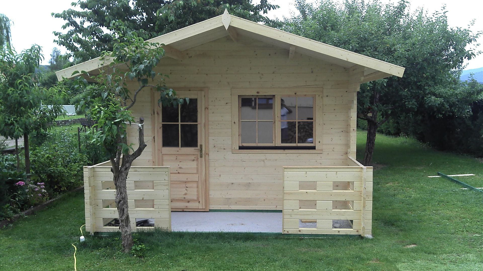 Chalet de jardin avec terrasse