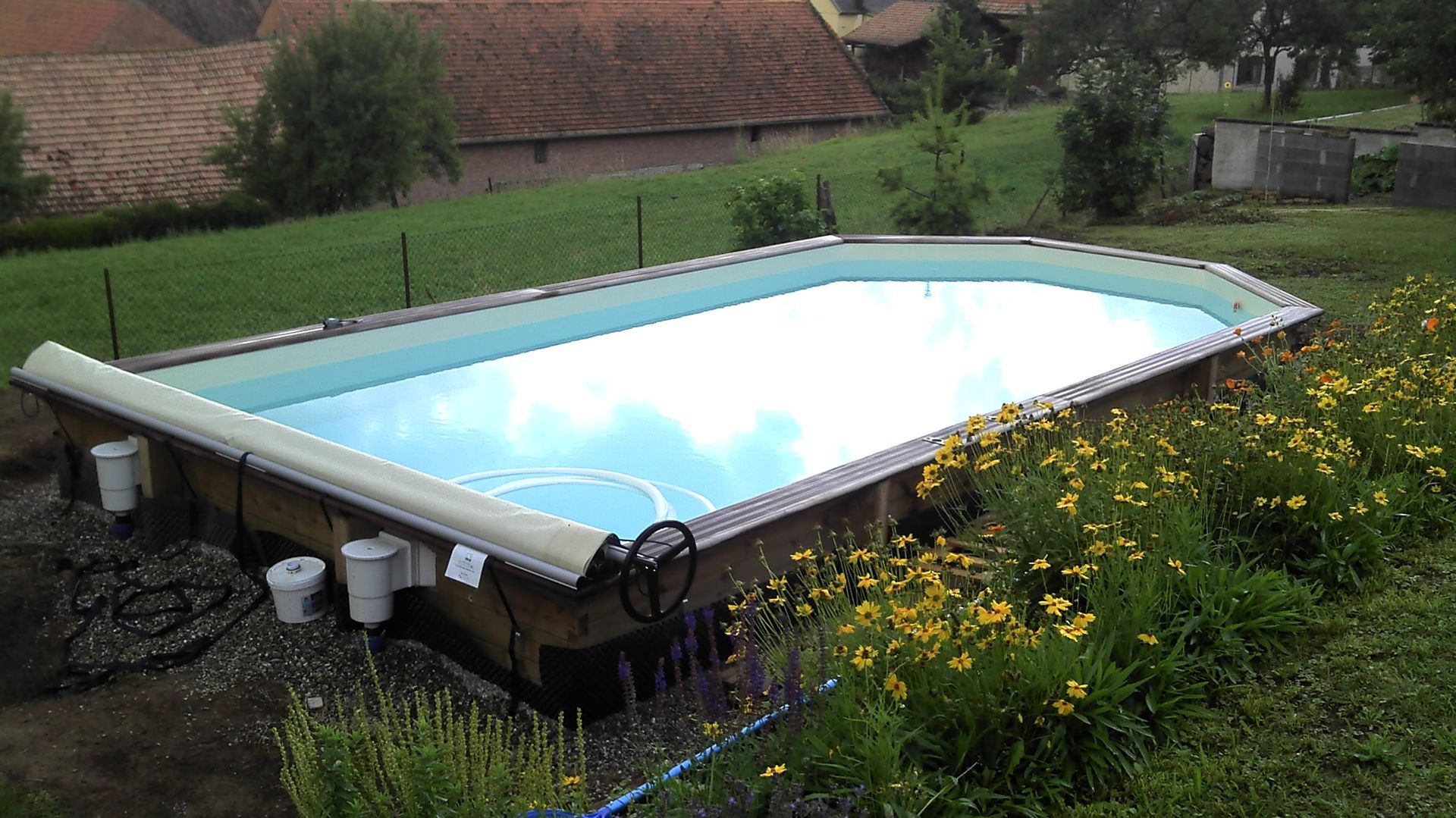 pisicne semi enterrée jardin