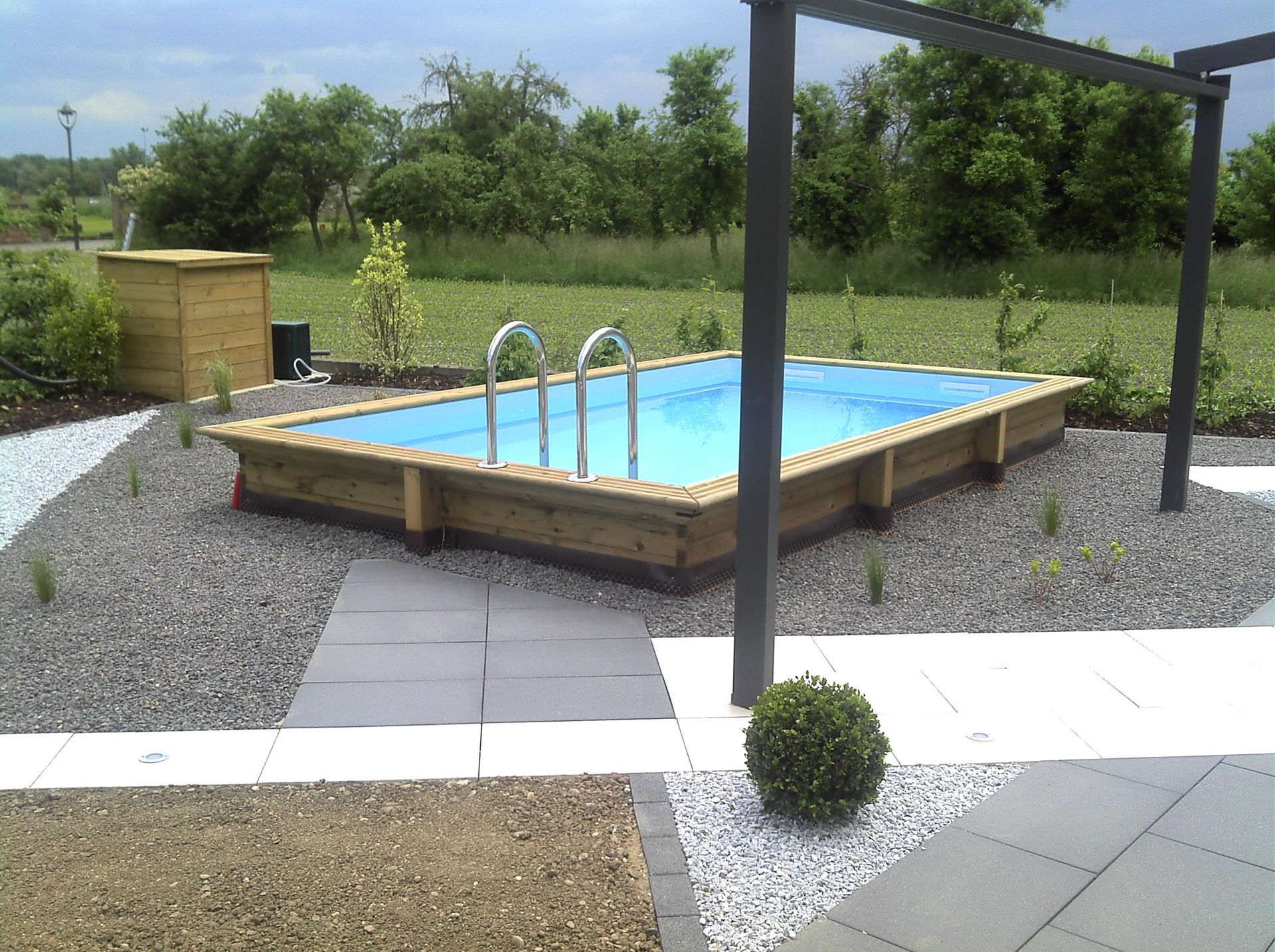 pisicne semi enterrée avec pergolas