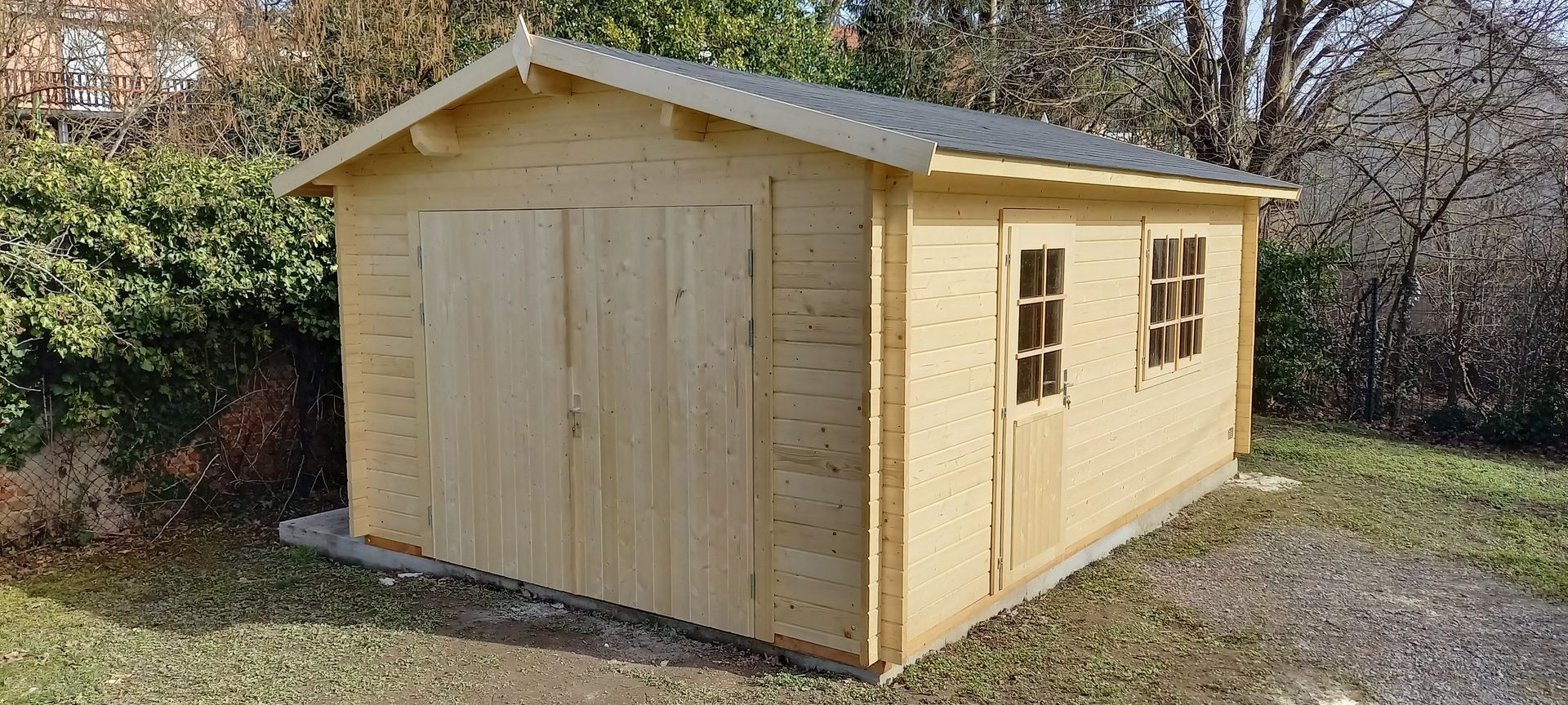Chalet en bois garage
