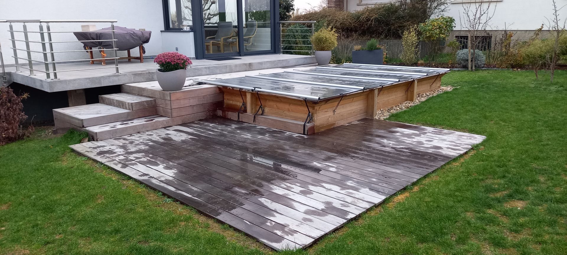 Piscine avec terrasse