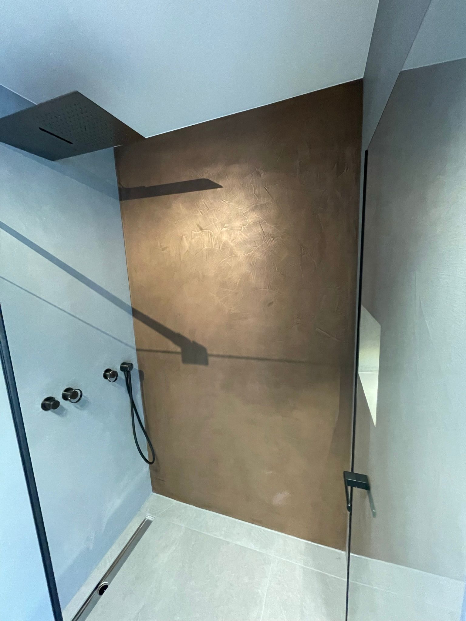 Malerarbeiten an einer Fassade