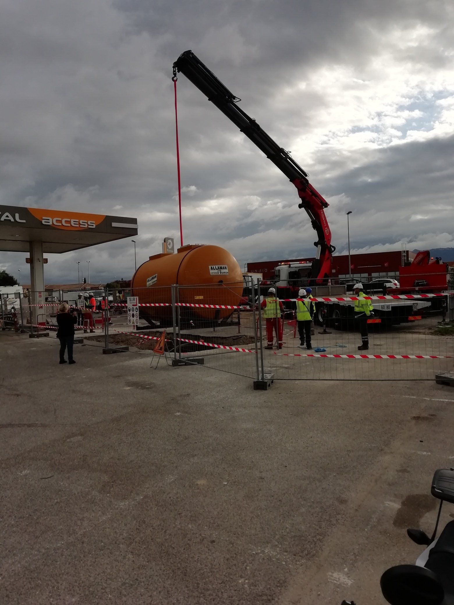 Levage d'une charge lourde avec une grue