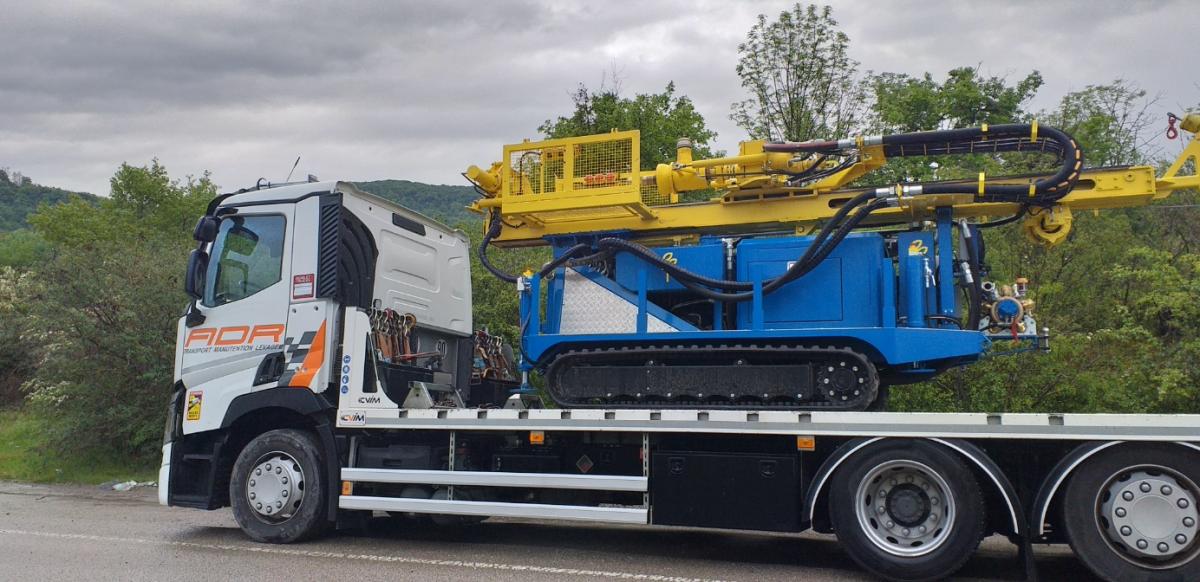 Porte-engin pour un convoi