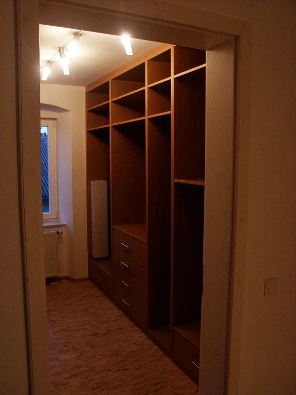 Begehbarer Schrank hoch