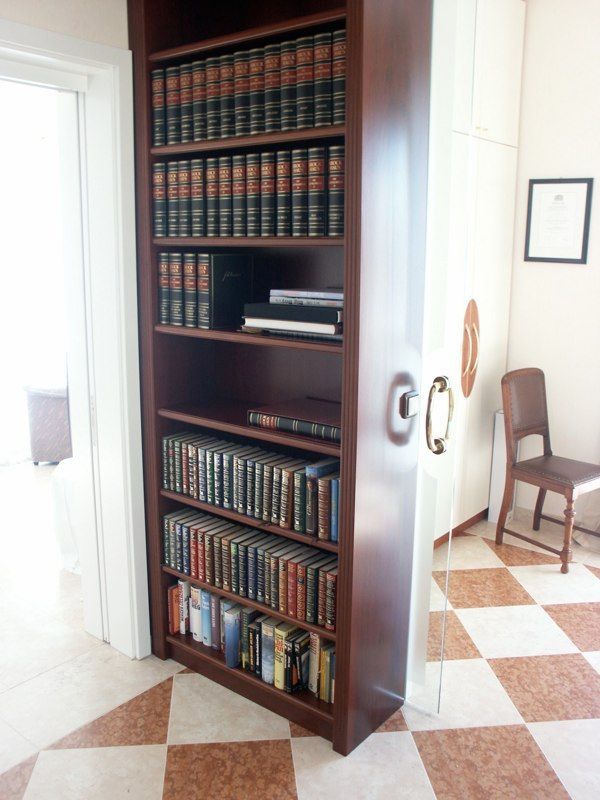 Bücherwand Nussbaum