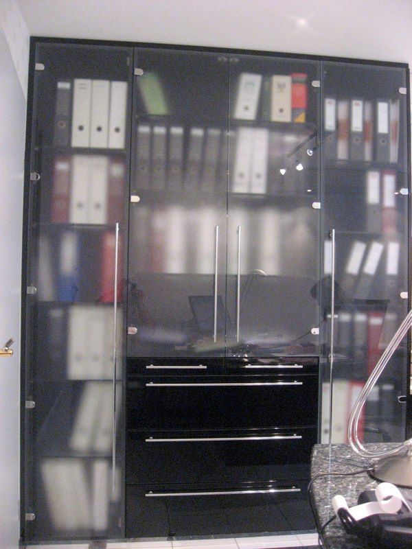 Büro Schränke schwarz mit Unterteilung