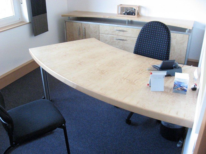 Büro Schreibtisch hell