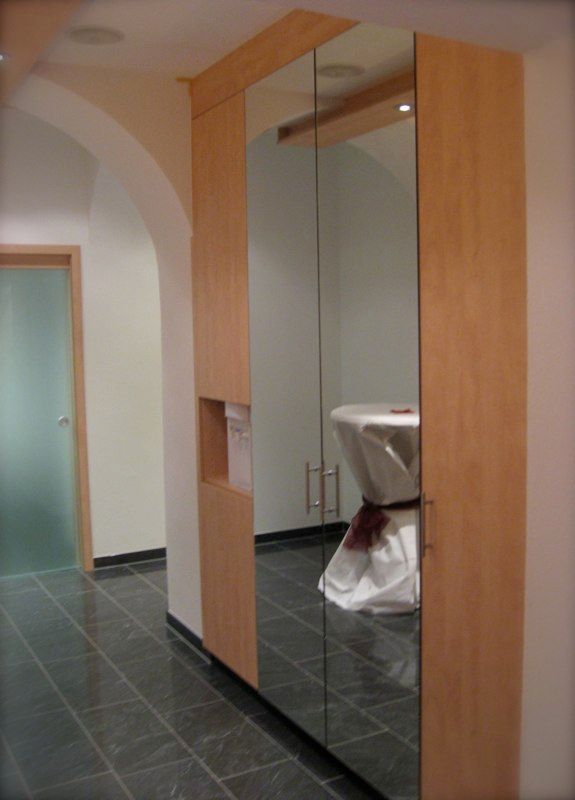 Einbauschrank mit Spiegel