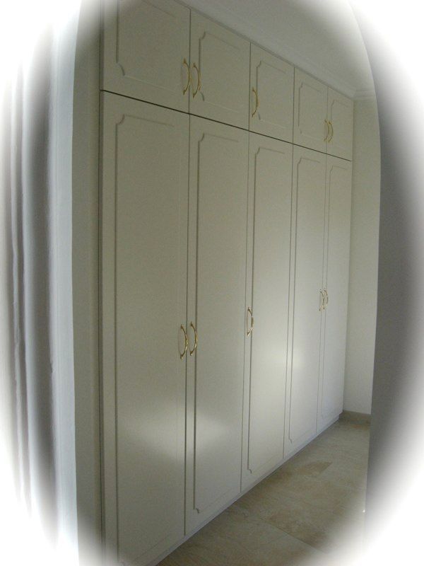 Einbauschrank hoch in weiß