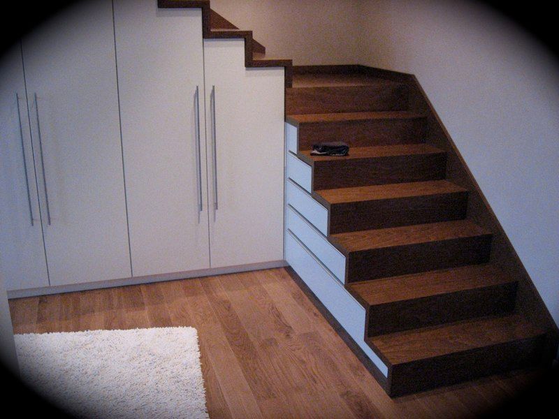 Einbauschrank unter Treppe