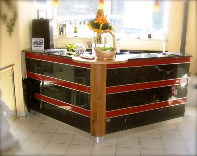 Ladeneinrichtung Empfang