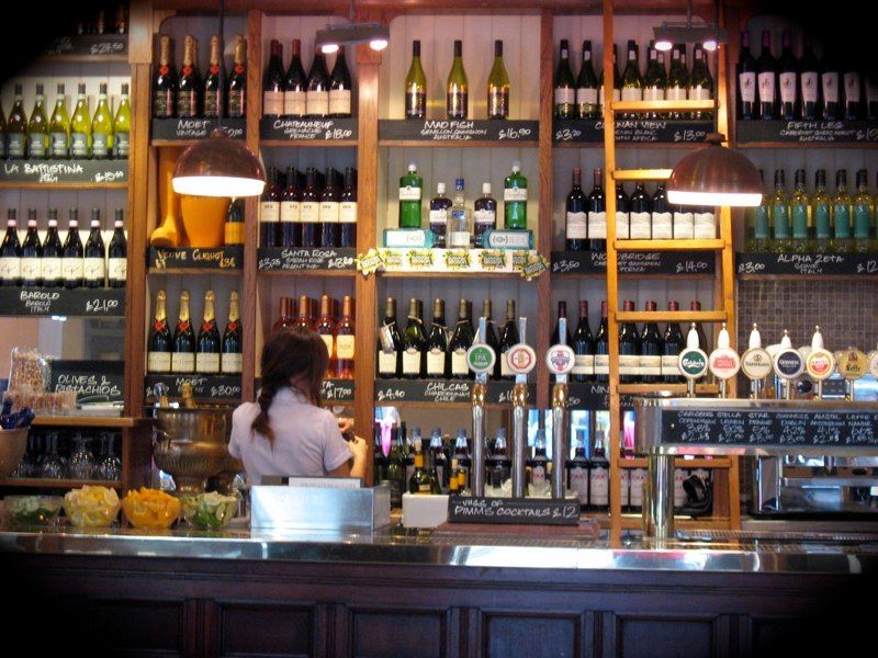 Ladeneinrichtung Flaschen