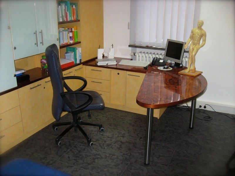 Praxis Schränke mit Schubladen