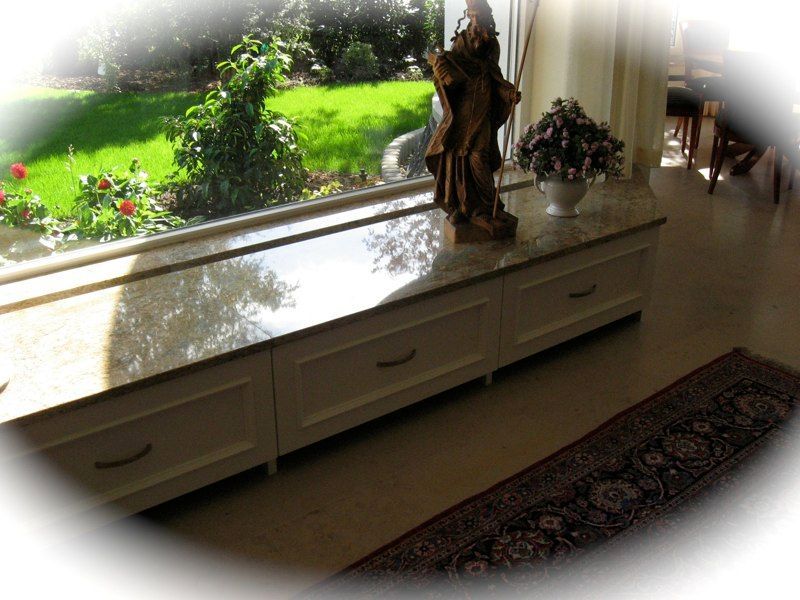 Wohnzimmer Schrank mit Schubladen