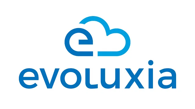 Un logotipo azul para evoluxia con una nube en el medio.
