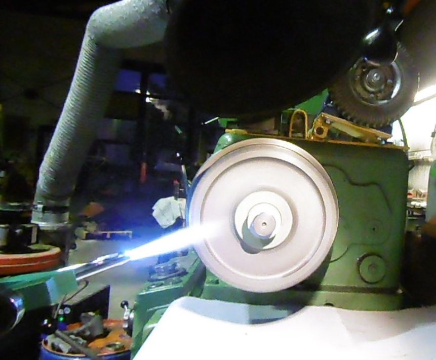 Maschine zur Bearbeitung von Metall