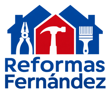 Logotipo de Reformas Fernández con casas azules y herramientas blancas sobre paneles rojos y azules