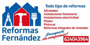 Logotipo de Reformas Fernández con casas azules y herramientas blancas sobre paneles rojos y azules