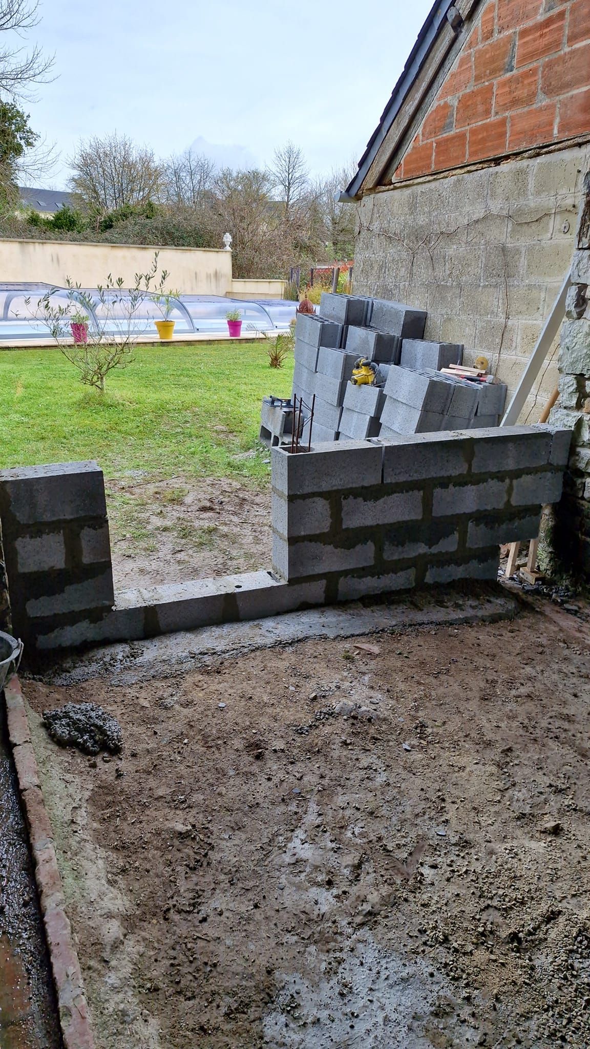 Construction d'un mur avec une porte