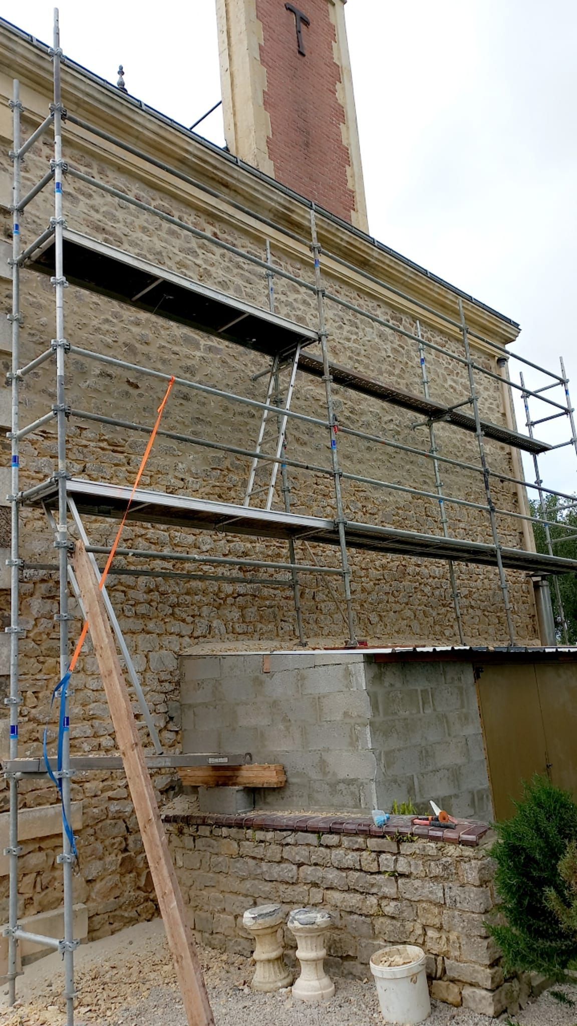 Travaux de joint de pierre