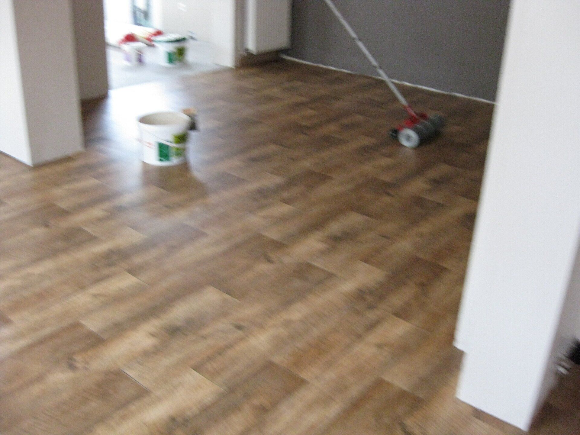 Nettoyage lés de PVC effet bois