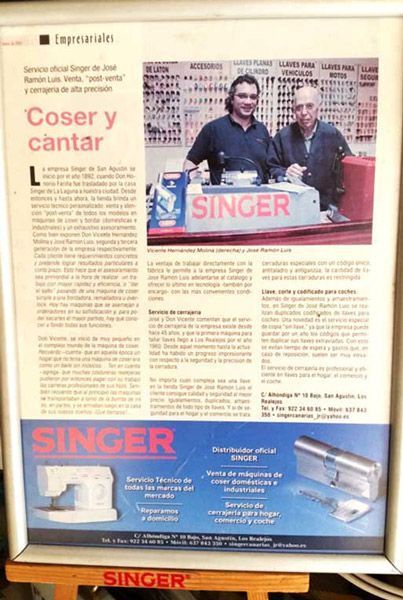 Una máquina de coser Singer se anuncia en un periódico.