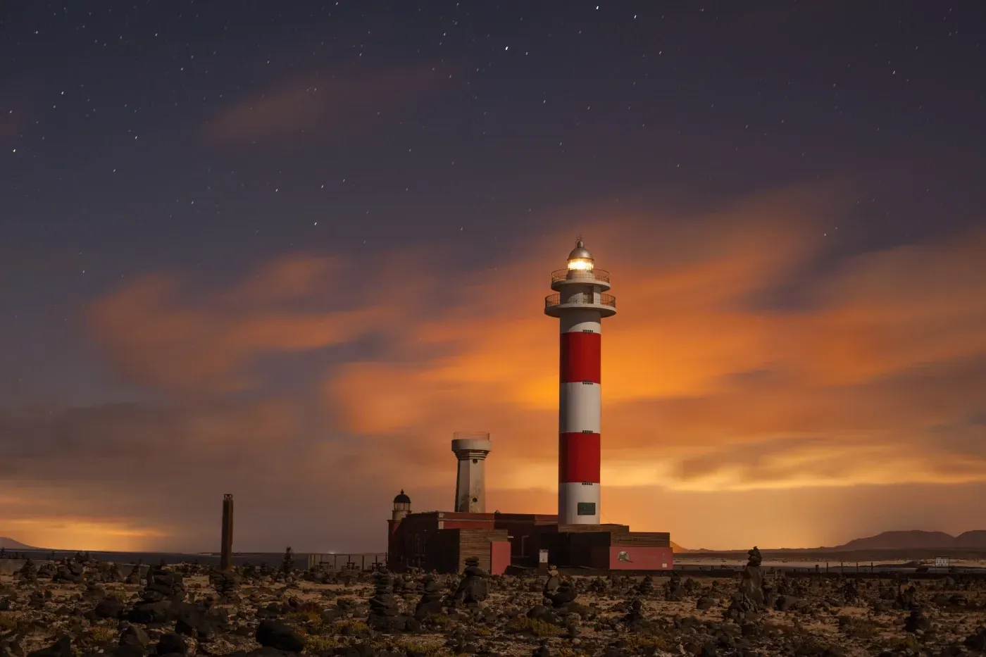 Un primer plano de una duna de arena en el desierto.