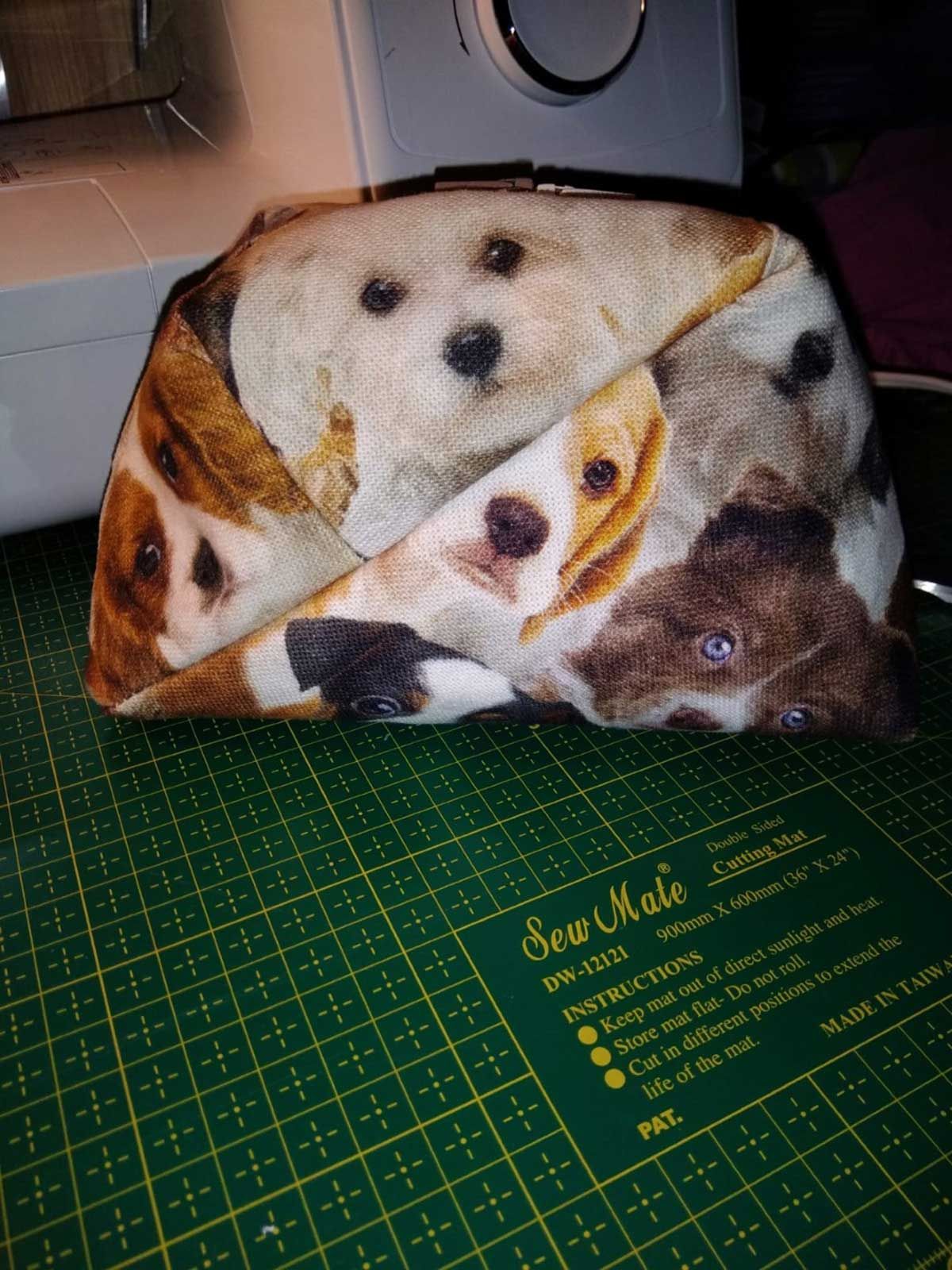 Kreation aus Stoff mit Hundemuster