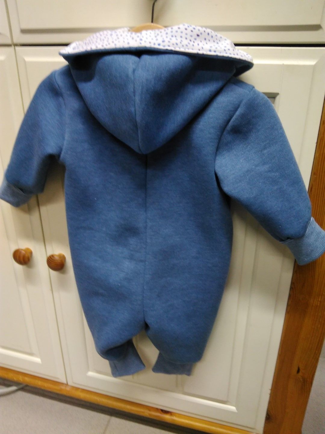 Baby-Strampler Rückansicht, gefertigt bei Moni's Stoffparadies