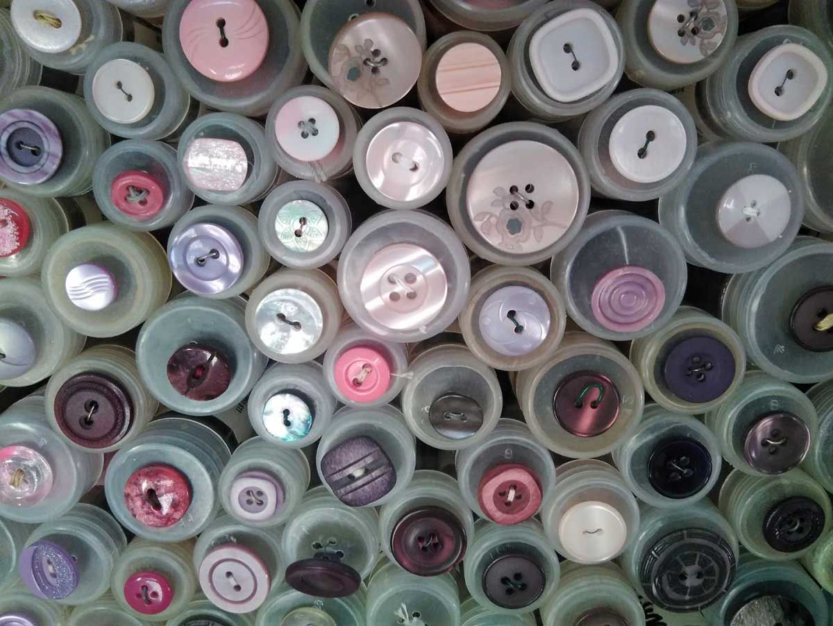 Knöpfe in bunten Farben
